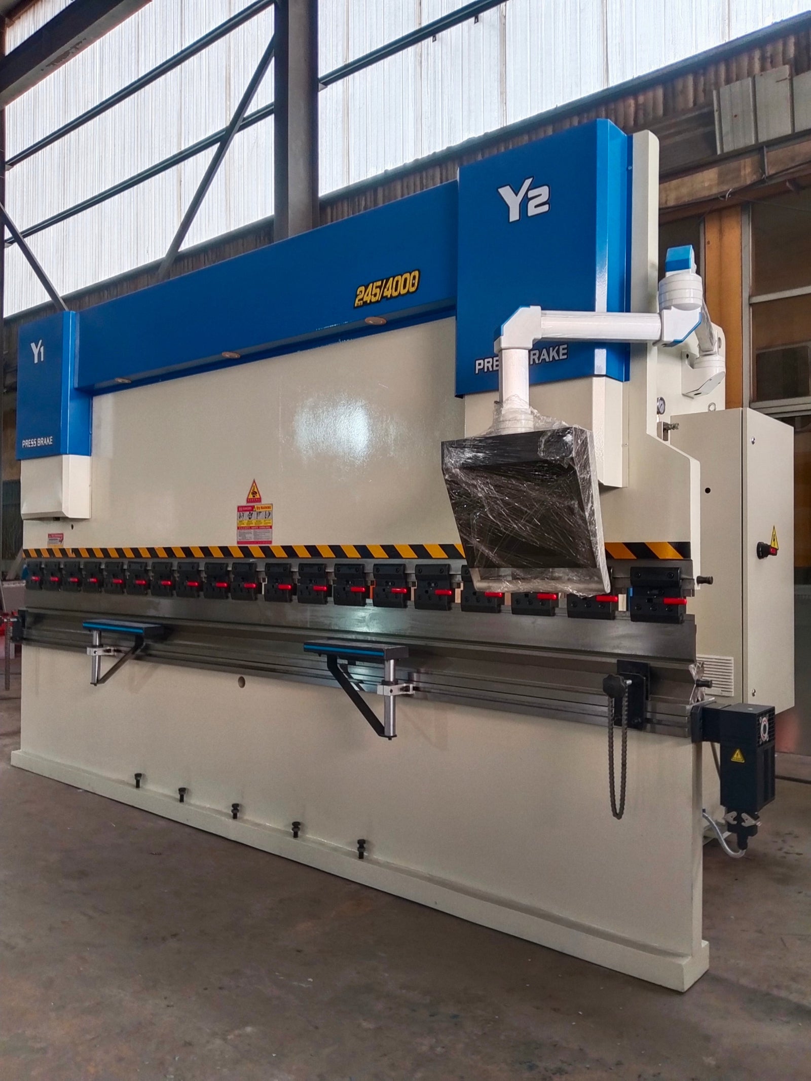 EtalTec HBM 6-Axis CNC Press Brakes — HBM 250/4000C 250 Ton × 13 ft DA58T 6-Axis