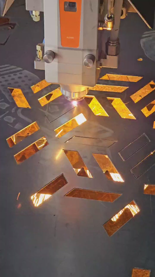 4'x4' 1515e eco Fiber Laser Cutting System (UM LCTEC1515)